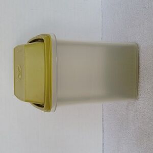 Tupperware vintage pickle keeper